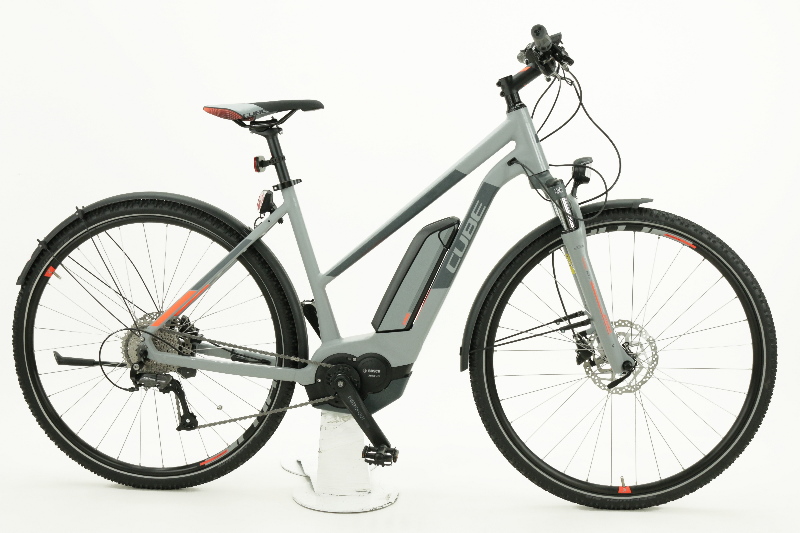 Cube Cross Hybrid ONE Allroad 500 Ah Damenfahrrad 9 Gang Kettenschaltung grau Bosch