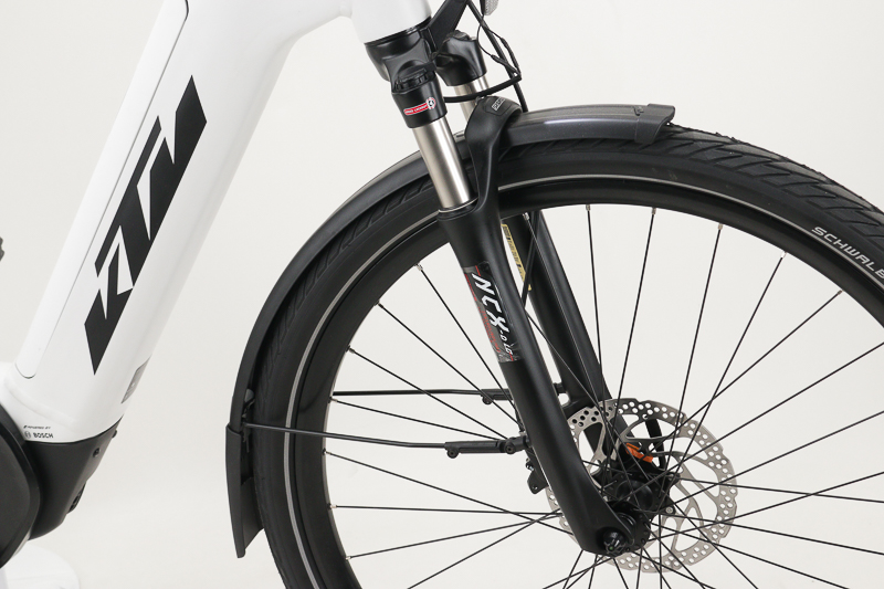KTM Cento 10 28" City-/Trekking E-Bike 10-Gang Deore, 500Wh, CX 85Nm 13.4 Ah Damenfahrrad 10 Gang Kettenschaltung weiß matt Bosch